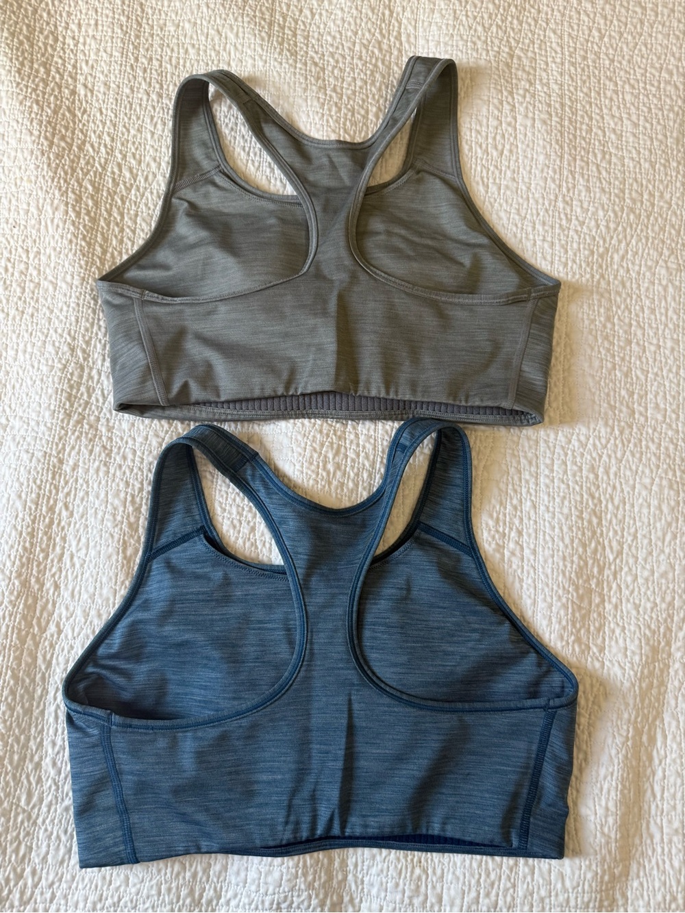 5 XL sports bras, Nike and Under Armour - Picture 8 of 9